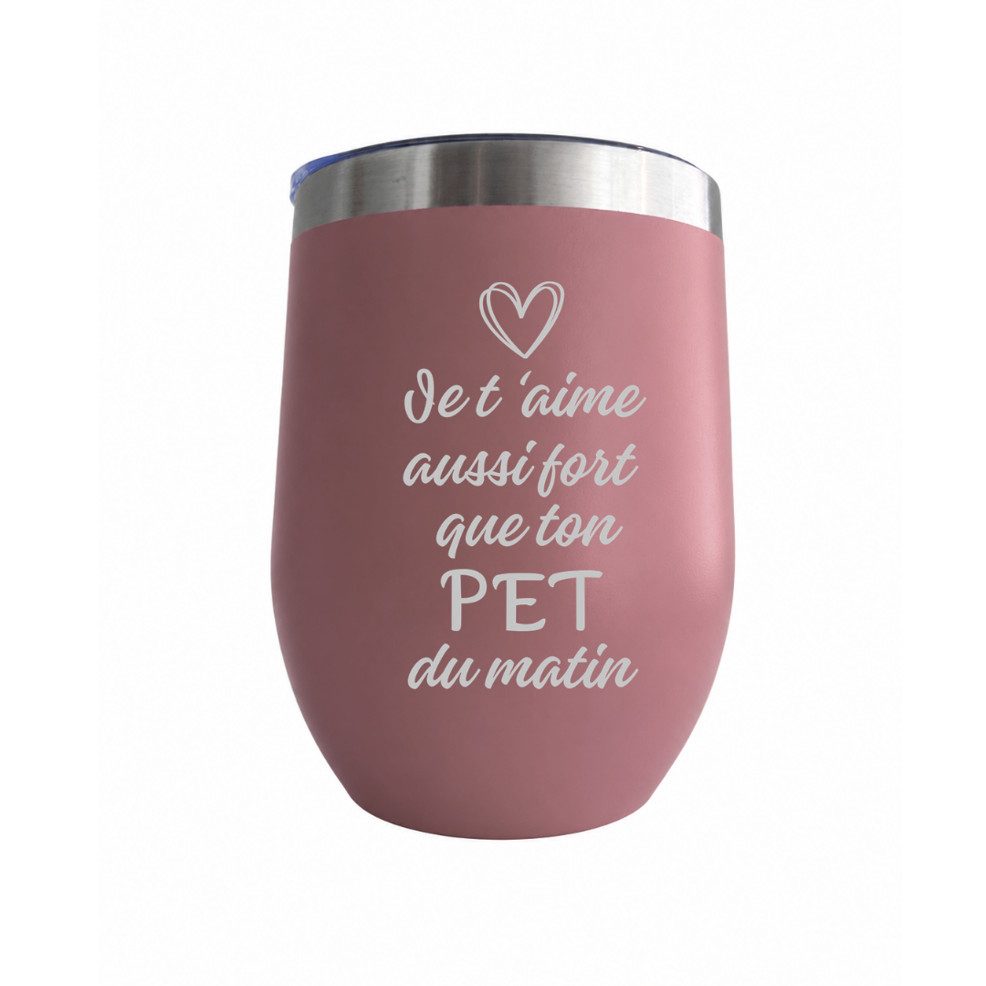 Verre à vin isolé