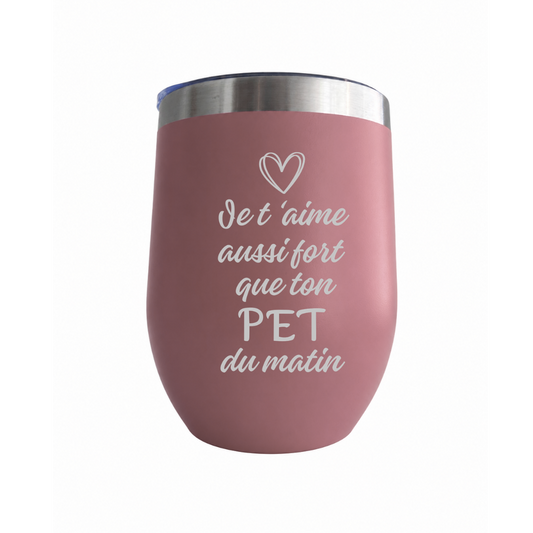 Verre à vin isolé